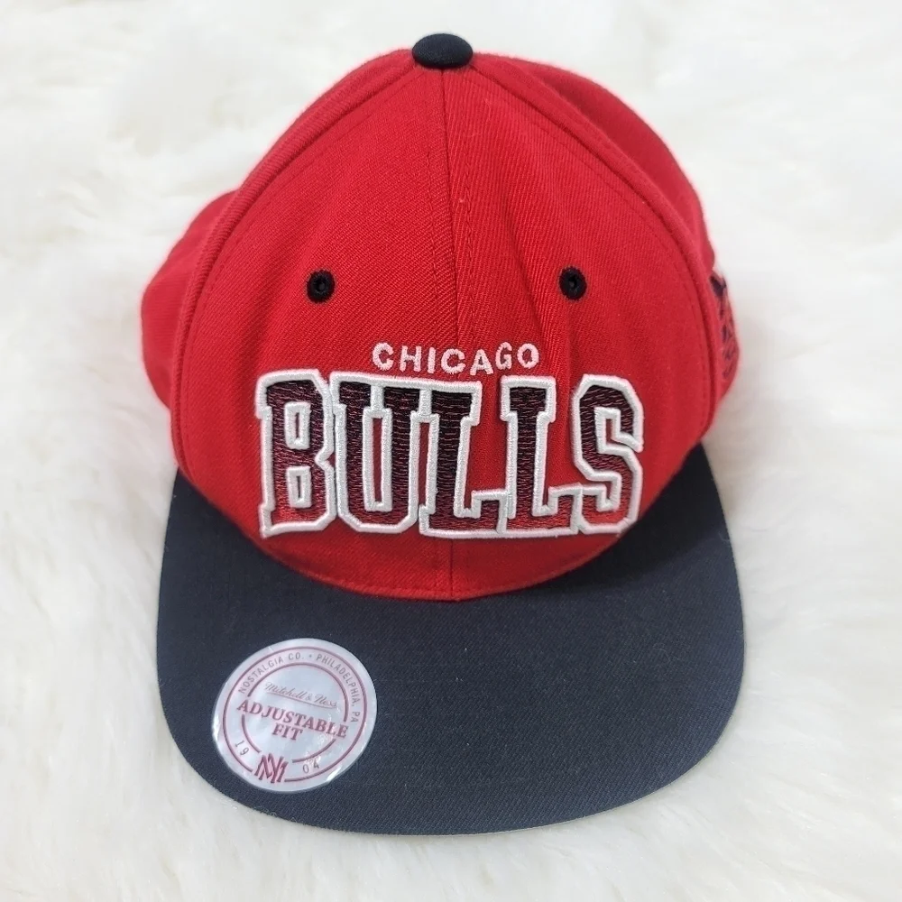 NBA HARD WOOD CLASSICS  CAP BULLS